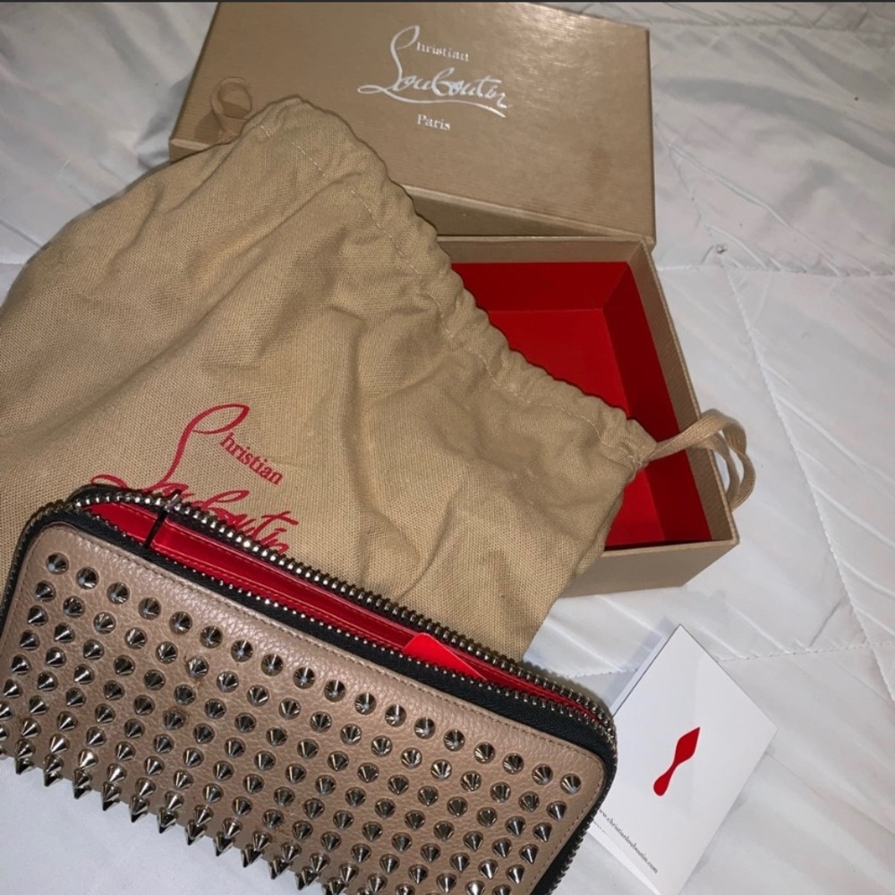 CHRISTIAN LOUBOUTIN